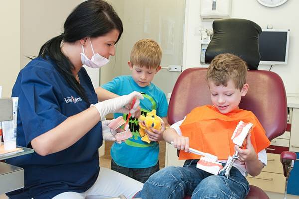 Arzthelferin Kinder Behandlung